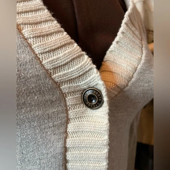 Wonen’s Roots Button up Sweater ( XS ) - Picture 3 of 4